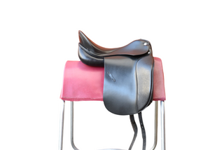 Schuhmacher Dressursattel Dynamic E 17,5 Zoll gebraucht - Zustand gut