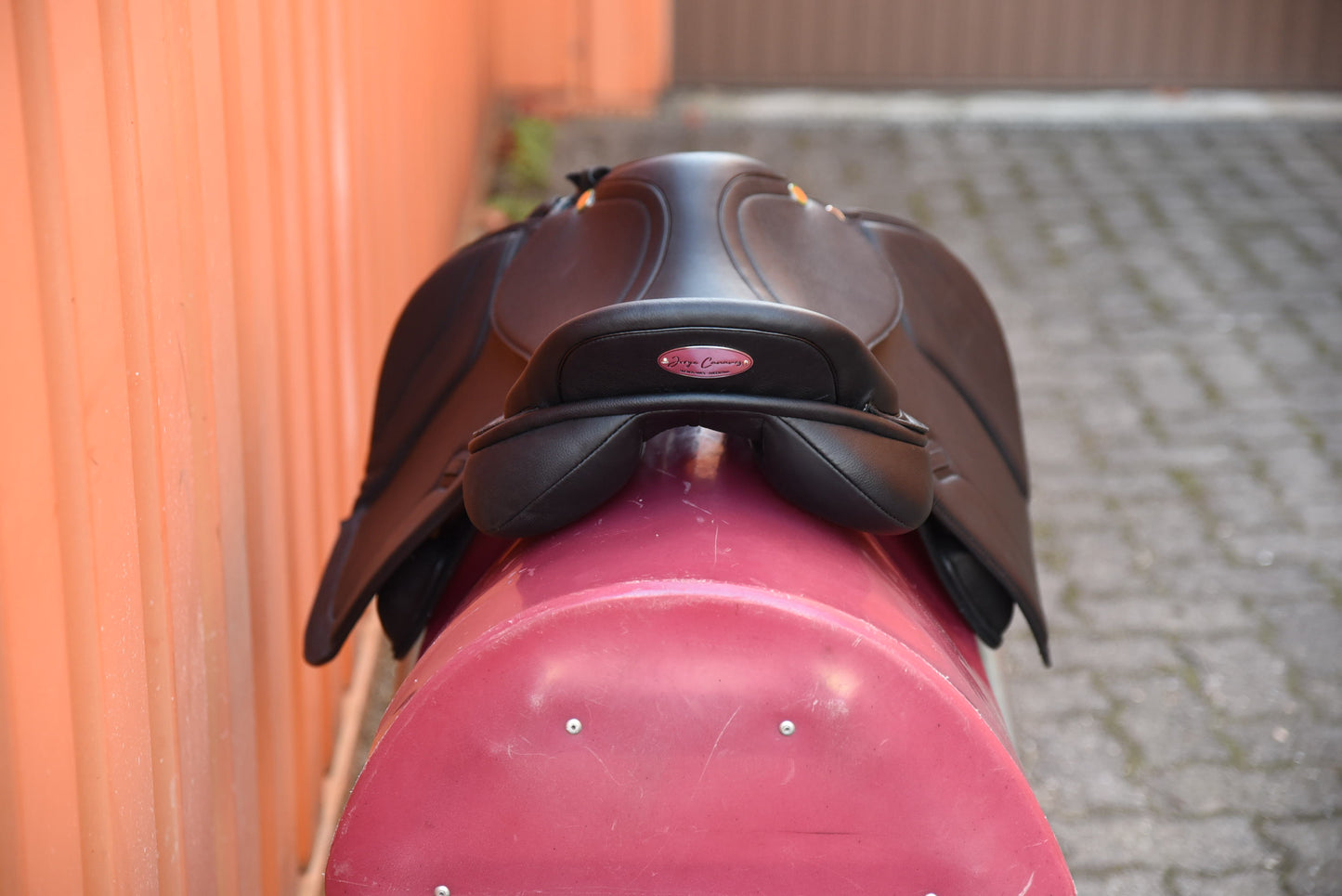 Jorge Canaves One Springsattel schwarz 17 Zoll Neusattel