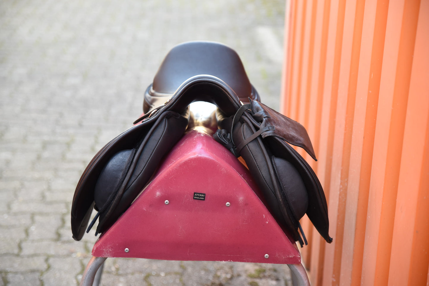 Jorge Canaves One Springsattel schwarz 17 Zoll Neusattel