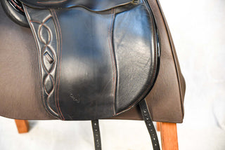 Velicea Onyx Dressursattel 17,5 Zoll gebraucht - Zustand in Ordnung