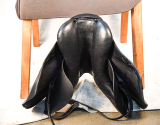 Velicea Onyx Dressursattel 17,5 Zoll gebraucht - Zustand in Ordnung