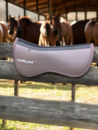 Sattelpad stoßdämpfend für empfindliche Pferde – ThinLine Perfect Fit braun