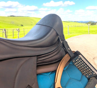SaddleGuard – Steigbügelhalter & Sattelschutz