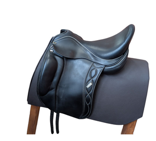 Velicea Onyx Dressursattel 18 Zoll gebraucht - Zustand Gut