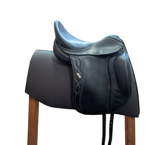 Velicea Onyx Dressursattel 18 Zoll gebraucht - Zustand Gut