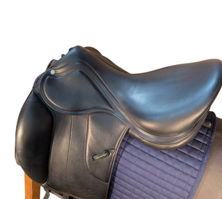 Amerigo Vega Deluxe Dressursattel  18 Zoll gebraucht - Zustand gut
