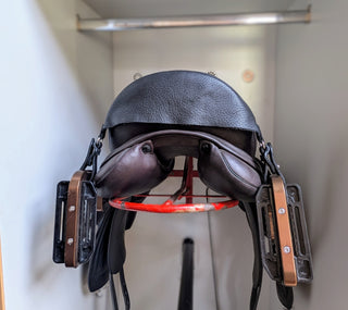 SaddleGuard – Steigbügelhalter & Sattelschutz