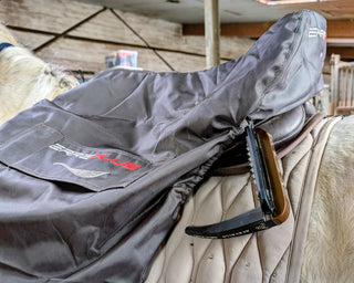 SaddleGuard – Steigbügelhalter & Sattelschutz