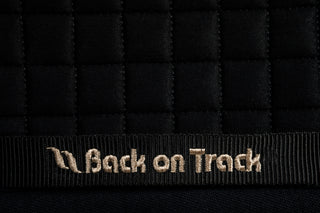 Back on Track Dressurschabracke No. 3 – Anatomischer Schnitt & Welltex®-Technologie