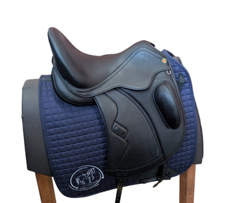 Jorge Canaves One BAII Dressursattel 17 Zoll schwarz Neusattel SK Kissen