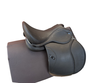 Ikonic Light Dressage Dressursattel 17 Zoll gebraucht - Zustand neuwertig
