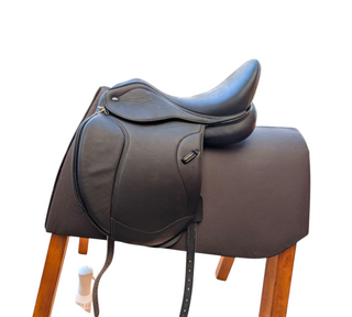 Ikonic Light Dressage Dressursattel 17 Zoll gebraucht - Zustand neuwertig