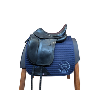 Equilline Elite Dressursattel 17 Zoll gebraucht -Zustand gut