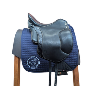 Sommer Minos Dressursattel Barocksattel 17,5 Zoll gebraucht - Sehr guter Zustand