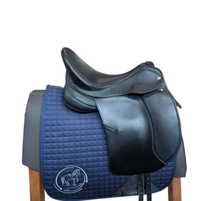 Sommer Esprit Dressursattel 17 Zoll gebraucht - sehr guter Zustand / Neuwertig