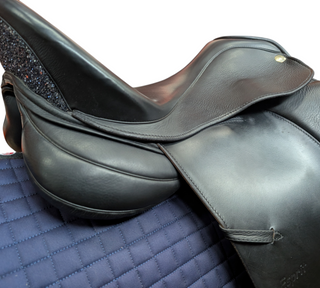 Sommer Esprit Dressursattel 17 Zoll gebraucht - sehr guter Zustand / Neuwertig